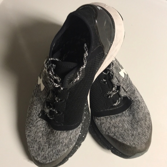 Under Armour Shoes - Under Aumour Bandit black and gray.. like new🎊